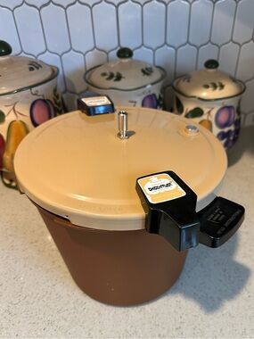 Vintage 6 Quart Presto Pressure Cooker Chicken Frier - Unused